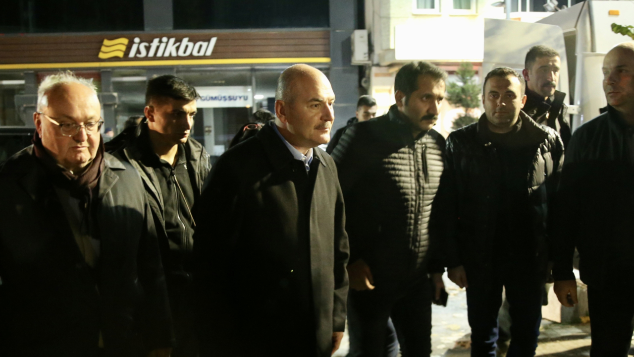 Bakan Soylu deprem bölgesinde: Milletimizin emrine amadeyiz