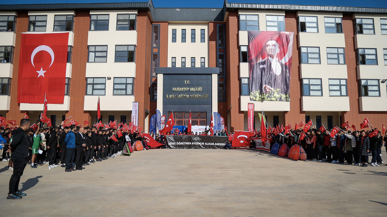 Bugün Öğretmenler Günü... Teröristlerin şehit ettiği öğretmenler unutulmadı