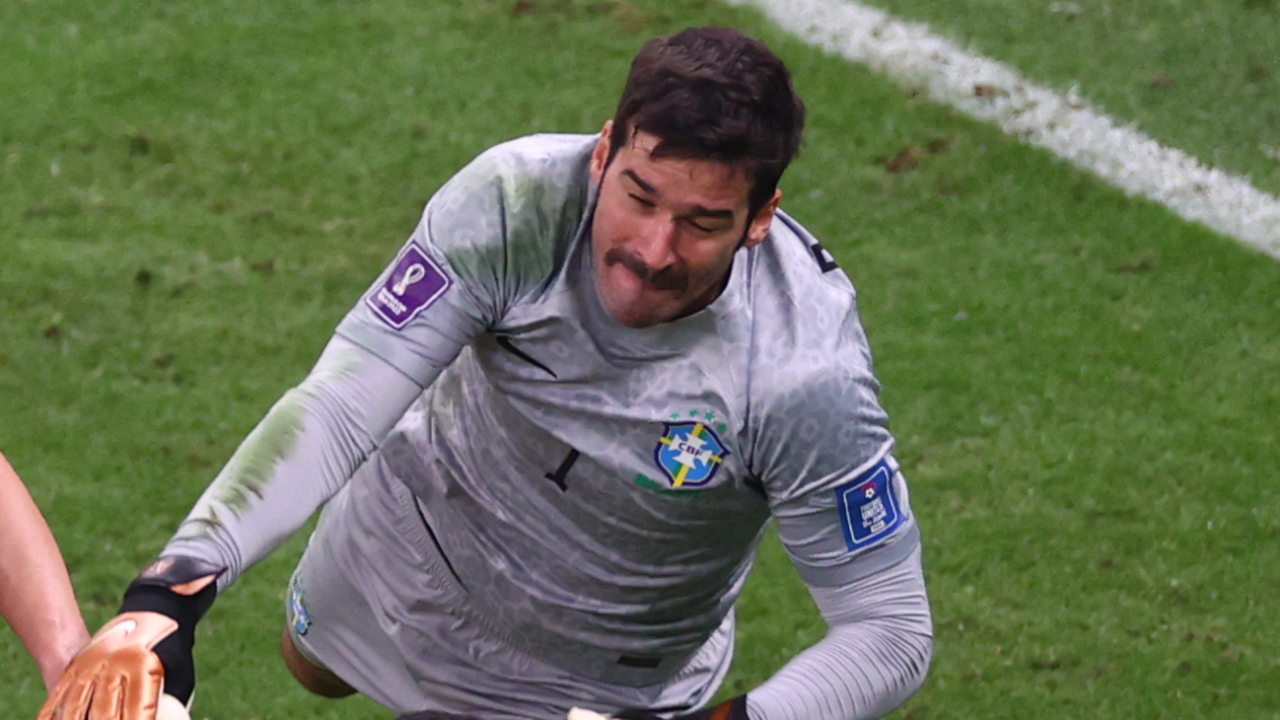 Alison Becker’in neden bıyık bıraktığı belli oldu