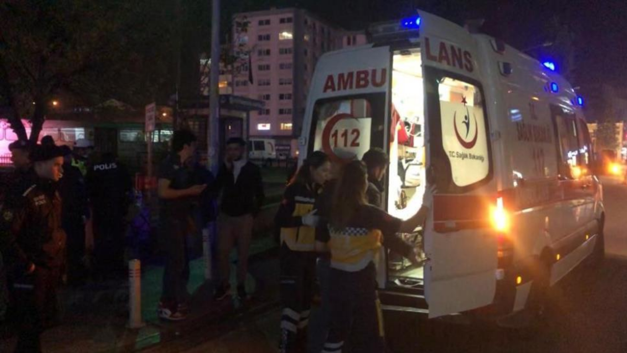 Samsun'da virajı alamayan motosiklet devrildi, 1 kişi yaralandı