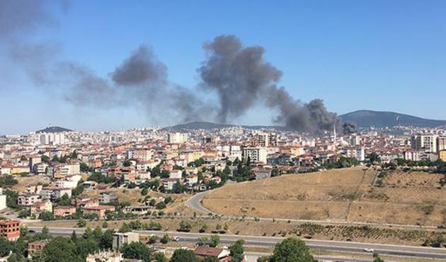 Pendik'te yangın paniği! Vatandaşlar sokağa döküldü...