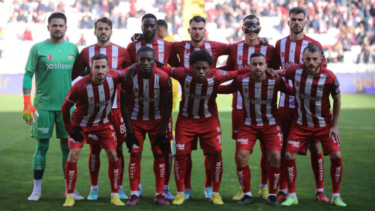 Sivasspor'un Antalya kampı başladı