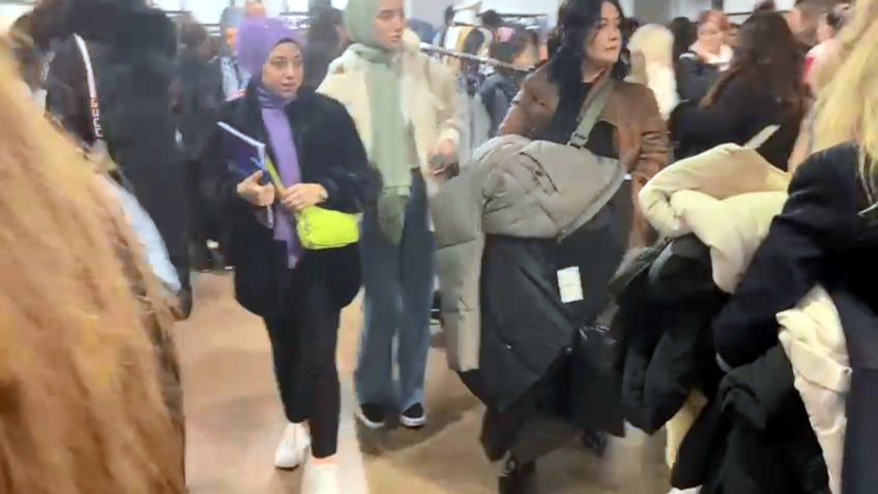 AVM'lerde 'Muhteşem Cuma' izdihamı! İndirimi duyunca hücum ettiler!