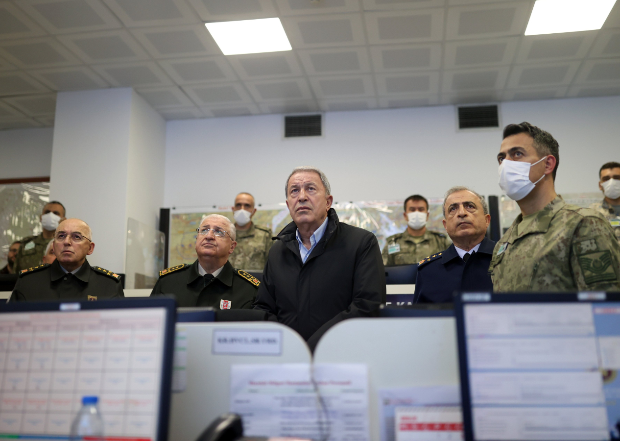 Bakan Akar Ankara'daki harekat merkezine geçti