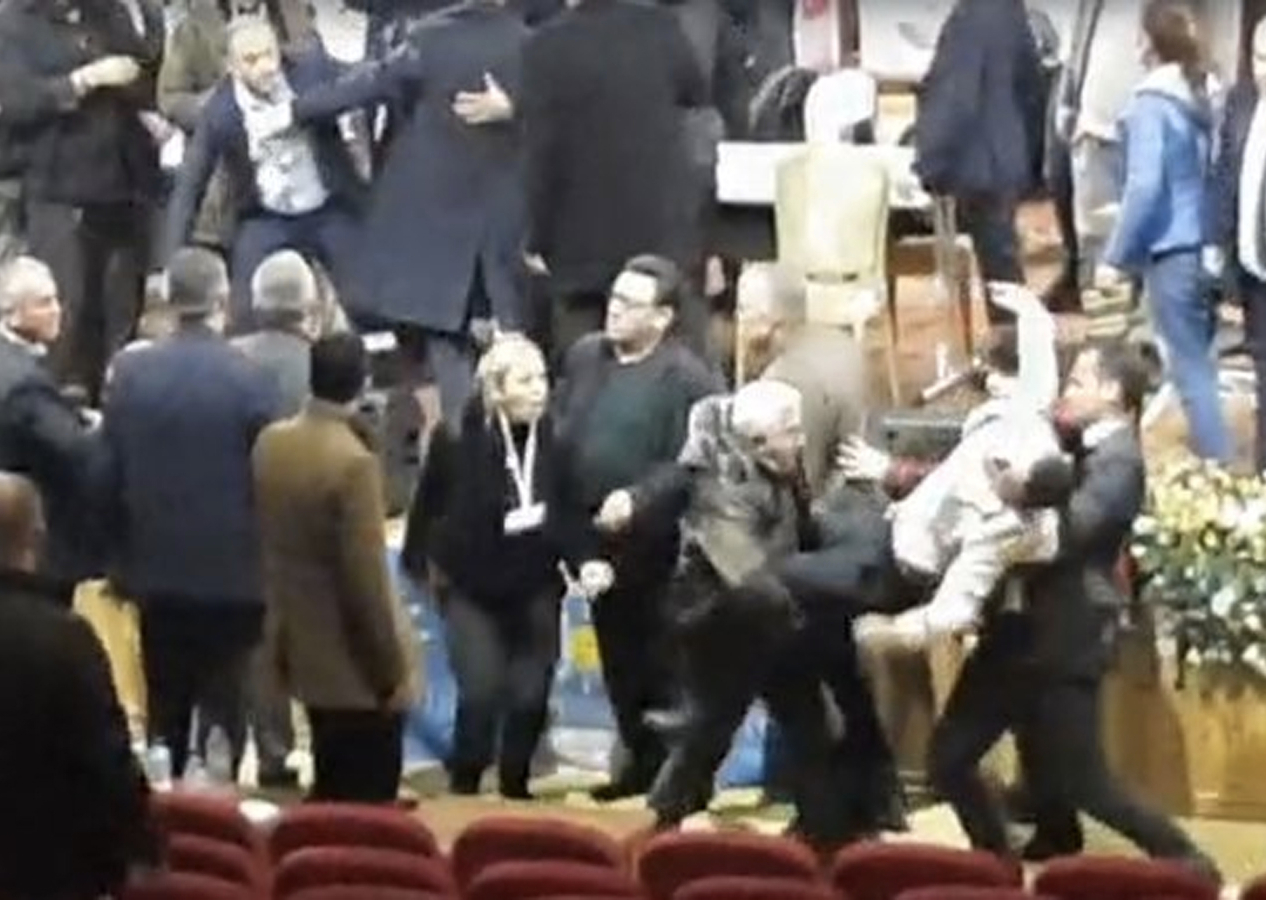 İYİ Parti kongresinde yumruklar havada uçuştu!