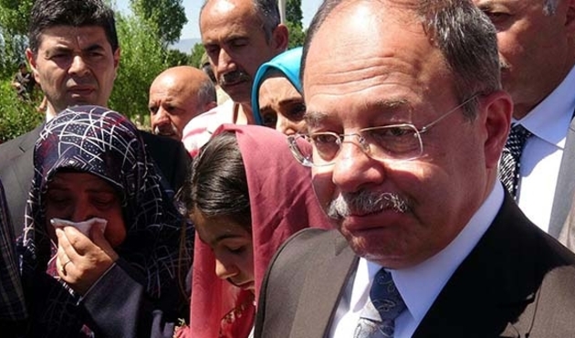 Bakan Akdağ, 15 Temmuz şehidinin mezarı başında gözyaşlarını tutamadı!
