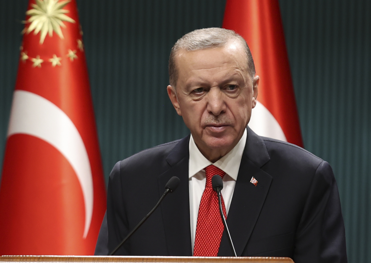 Sözleşmeliye kadro yolu açıldı, sırada EYT'liler var!