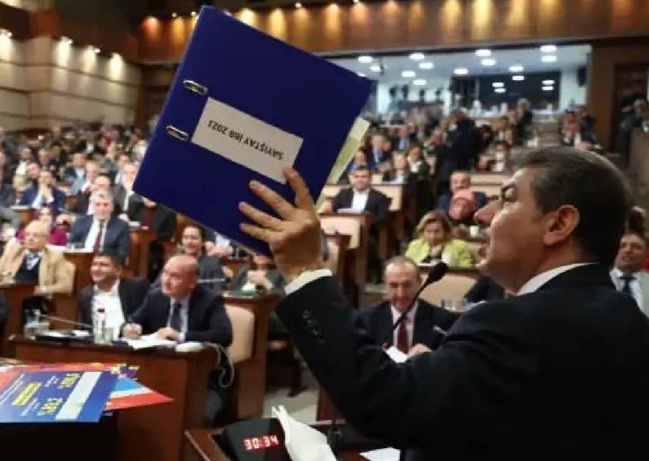 İmamoğlu'nun İBB'yi iflasın eşiğine getirdiğini açıkladı