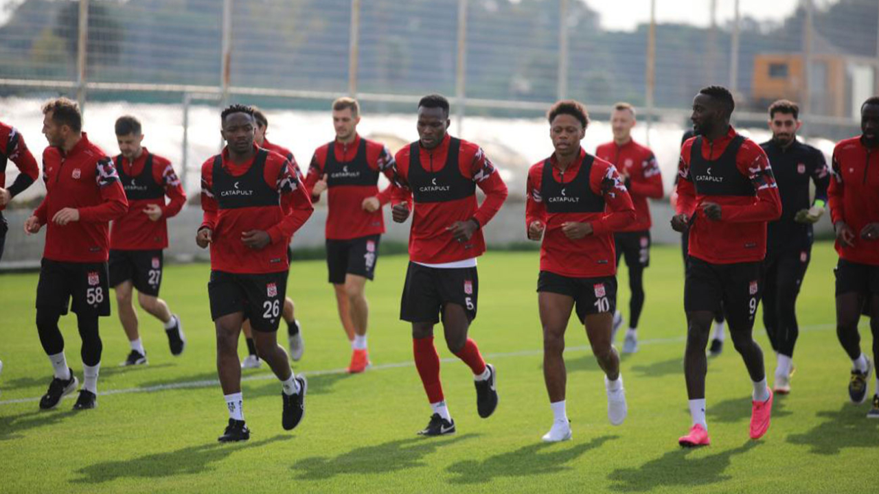 Sivasspor'da Dia Saba kampa katıldı