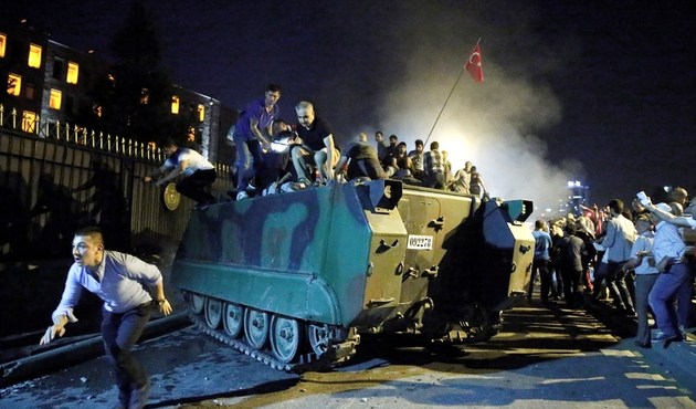 Ama başkaları tarafından kontrol edilen bir darbe girişimi oldu...