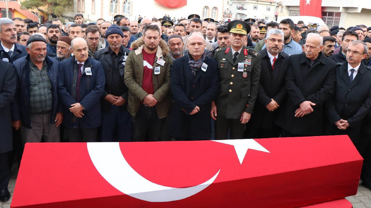 Samsun şehidini dualarla uğurladı!