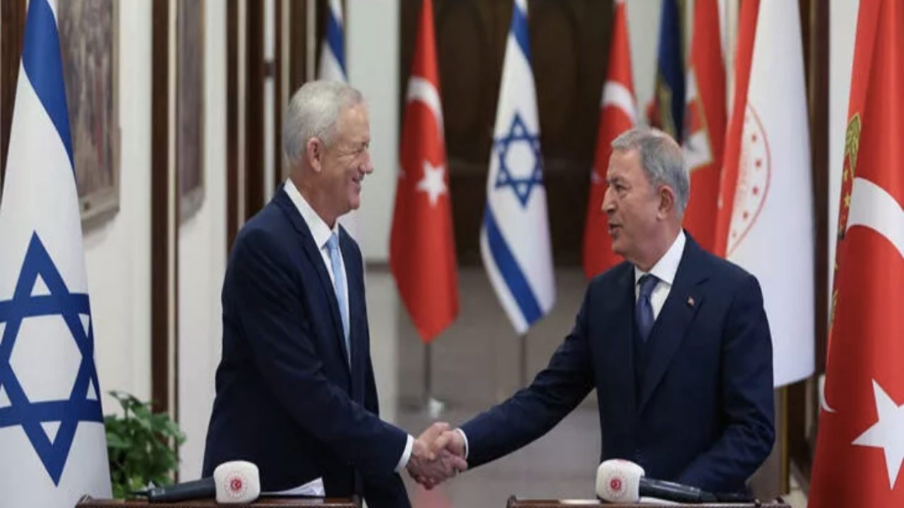 Milli Savunma Bakanı Akar, İsrail Savunma Bakanı Gantz ile görüştü