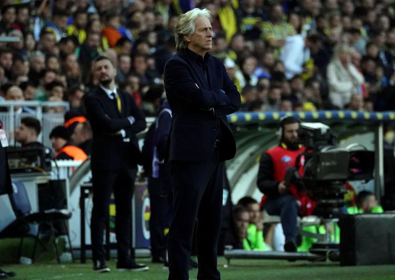 Jorge Jesus'tan stoper için özel telefon