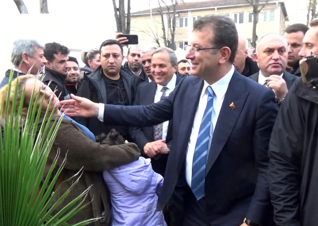 Düzce’de şov yapan İmamoğlu’na tepki: Deprem bitti deprem