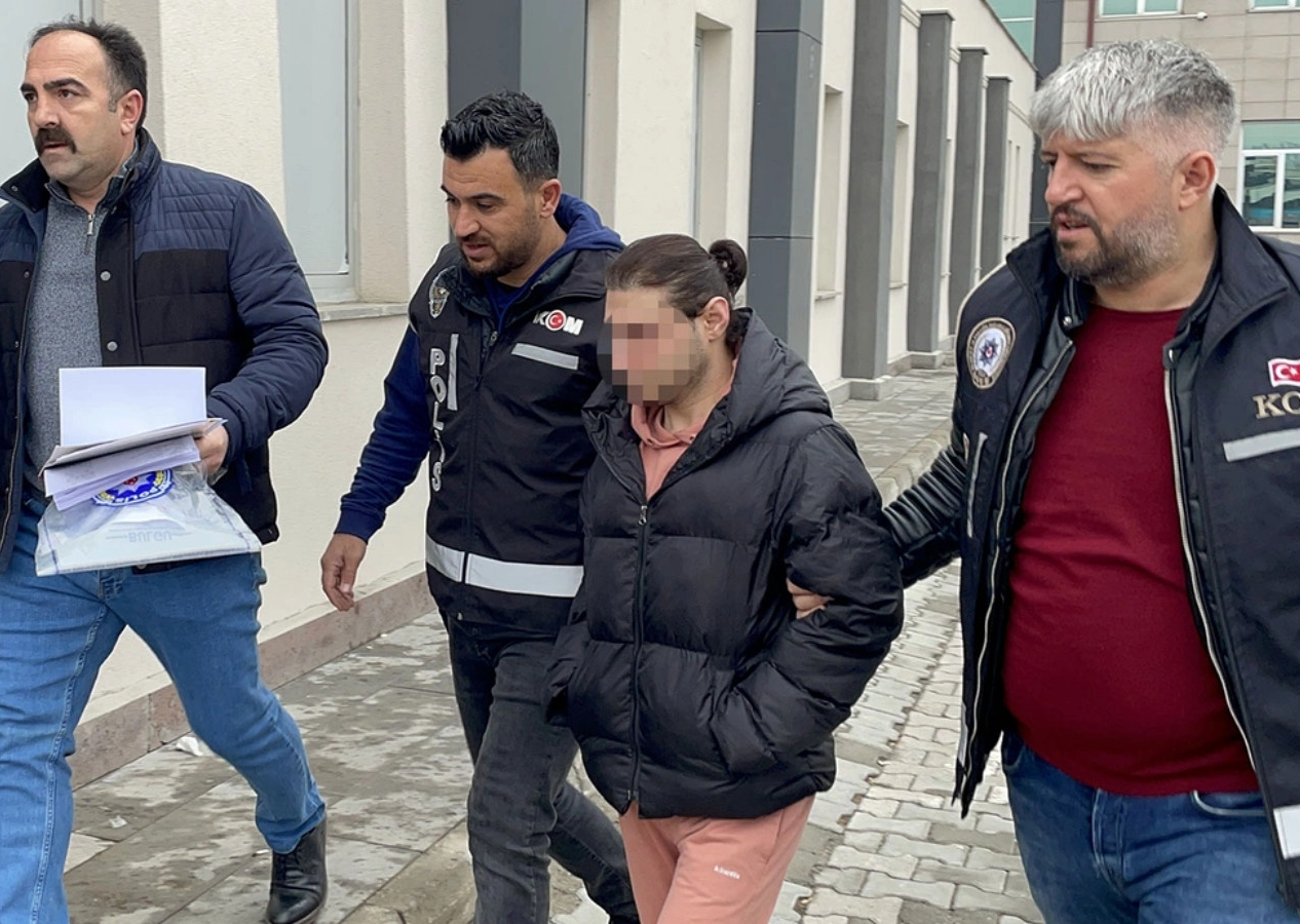 Yeni bir sahte doktor skandalı daha! 'Çocuk doktoruyum' dedi, ambulansla hasta naklederken yakalandı!