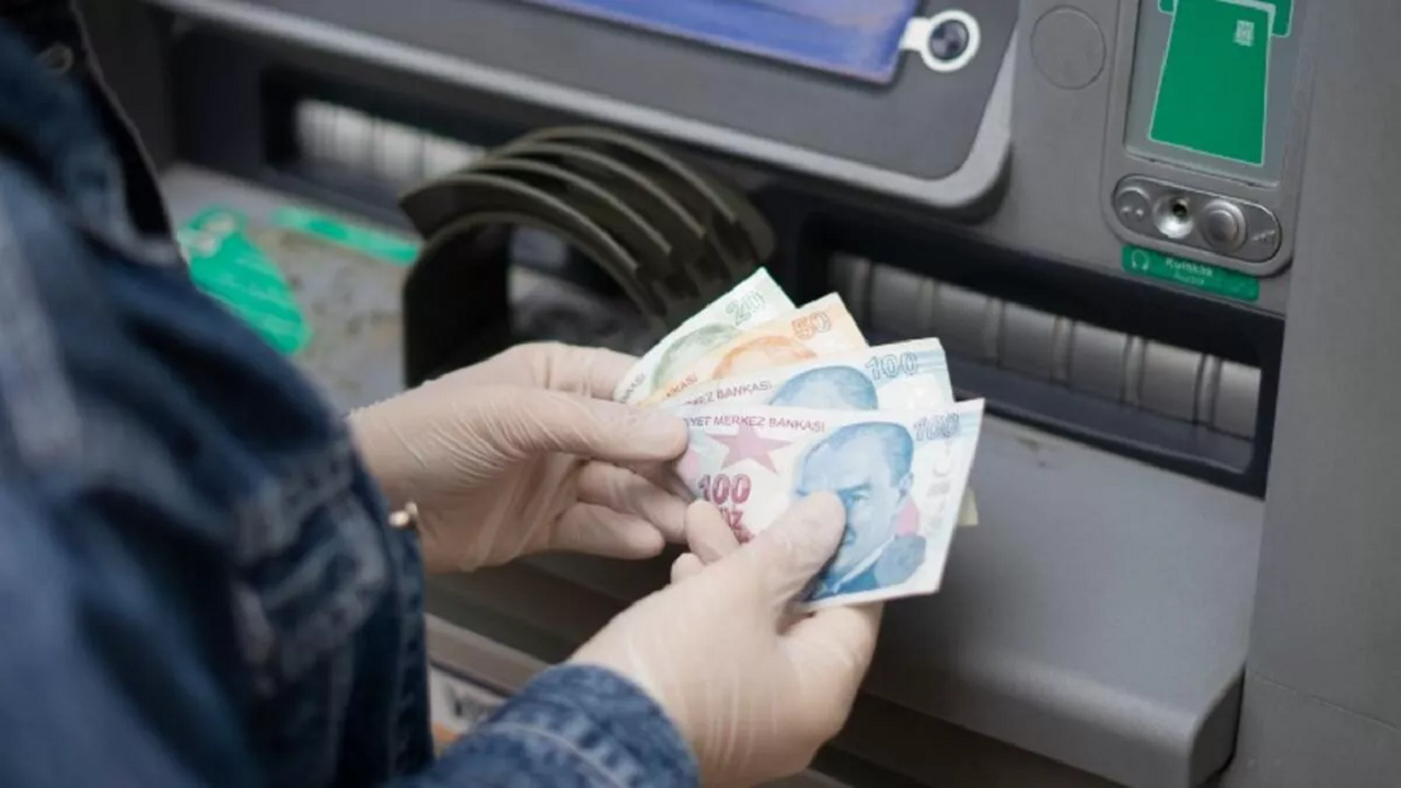Garanti BBVA emekliler için kesenin ağzını açtı! 6 bin TL'ye ek bin 500 TL'lik karşılıksız ödeme alma fırsatı!