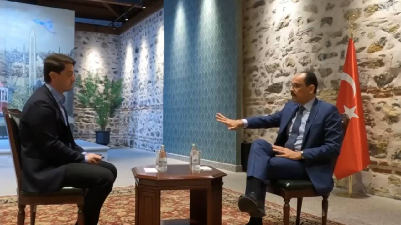 "PKK ve FETÖ ağzı. Önce dürüst gazetecilik yapın” diyerek programı terk etti