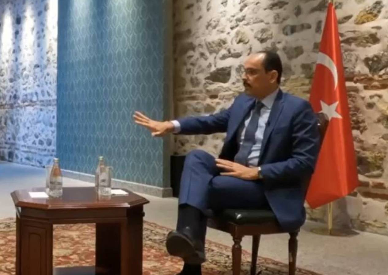 "PKK ve FETÖ ağzı. Önce dürüst gazetecilik yapın” diyerek programı terk etti