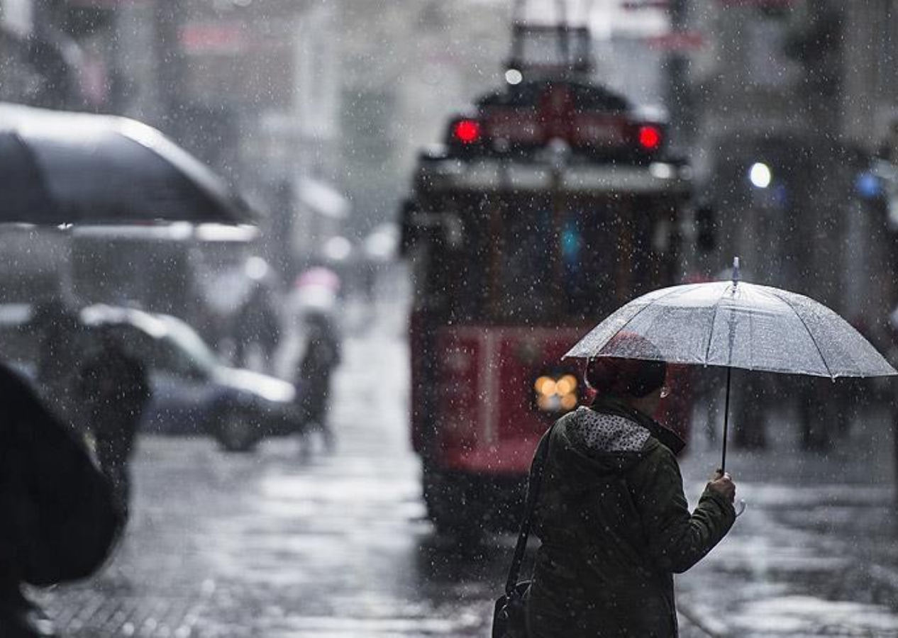 AKOM'dan İstanbul için şiddetli yağış uyarısı! O bölgelere dikkat