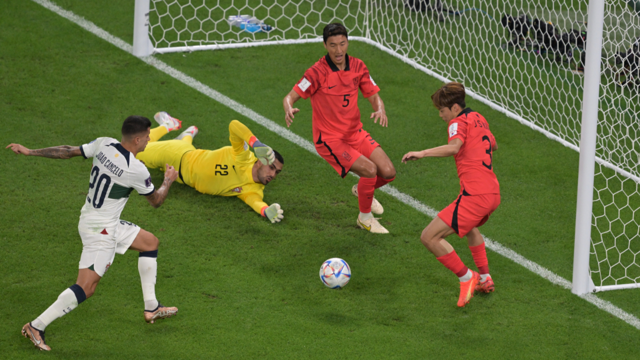 Güney Kore uzatmalarda bulduğu golle turladı!