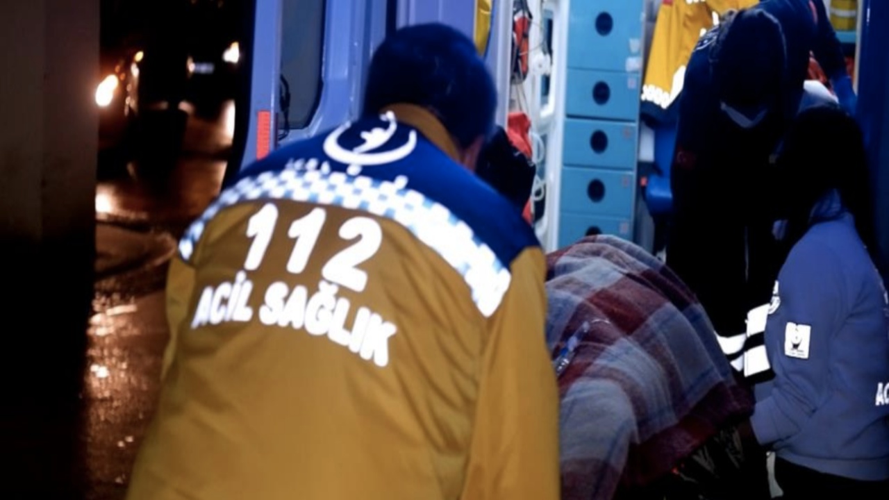 Sınırda donmak üzereyken bulunan göçmen hastanede yaşam savaşı veriyor