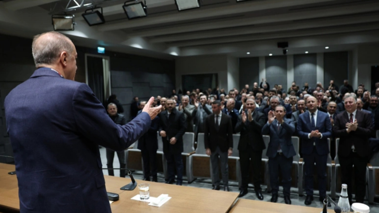Cumhurbaşkanı Erdoğan Şanlıurfa öncesi minibüs odaları başkanları ve şoförler ile buluştu