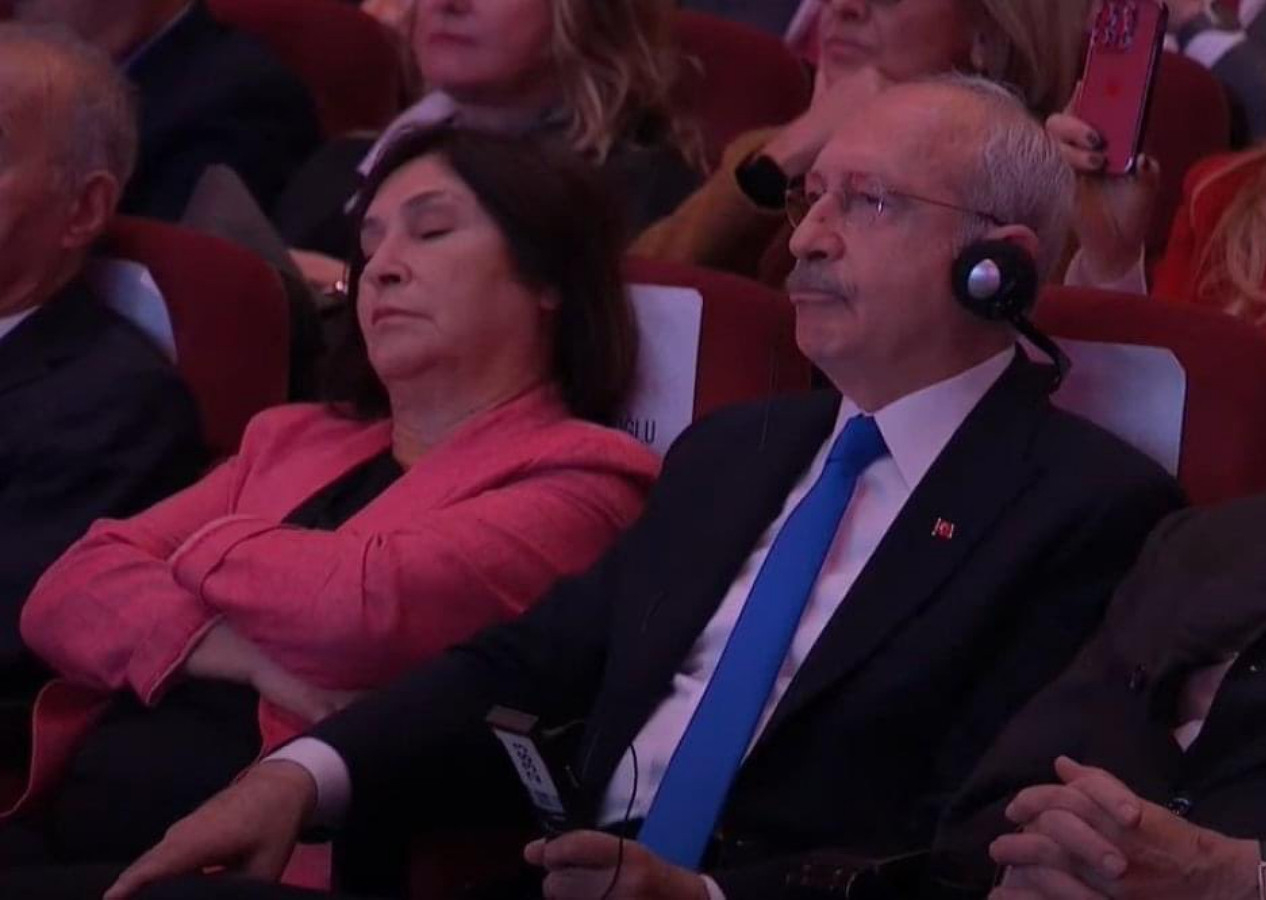 Kılıçdaroğlu'nun ithal danışmanı Jeremy Rifkin konuşurken Selvi Kılıçdaroğlu uyudu!