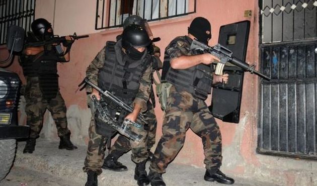 İzmir'de DEAŞ operasyonu! 21 kişi gözaltına alındı, 5 kişi aranıyor...