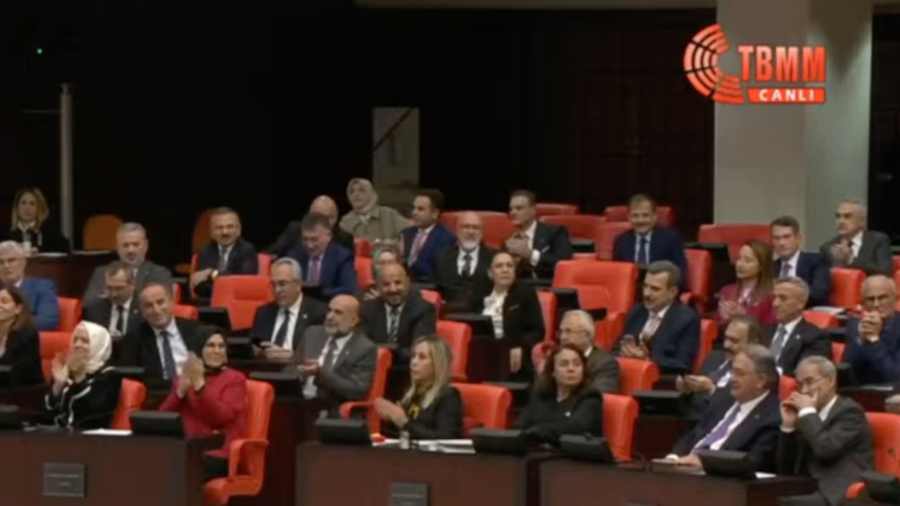 Genel Kurul karıştı! Ara verildi...
