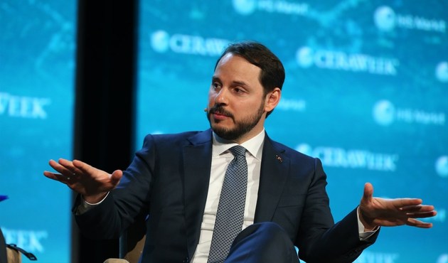 Bakan Albayrak: Ülkenin liderinin yanında olmak Allah'a hamd ettiğim noktalardan birisi...