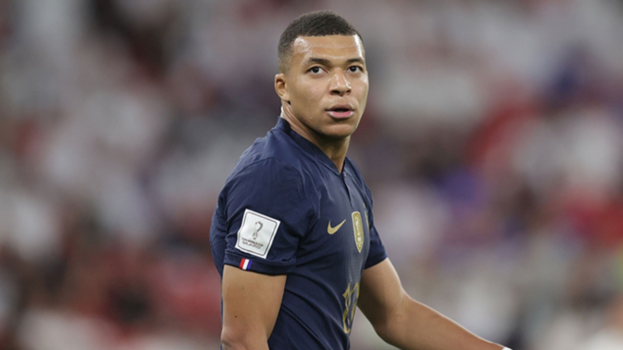 Mbappe alkol logosunu kaldırttı