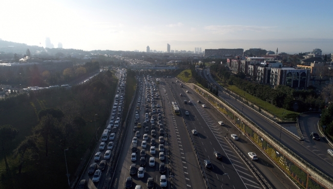 İstanbul’daki trafik yoğunluğu havadan görüntülendi