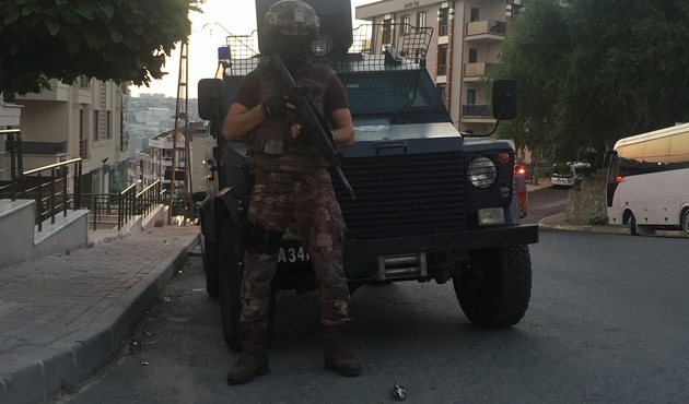 İstanbul'da şafak operasyonu! Çok sayıda adrese eş zamanlı baskın...