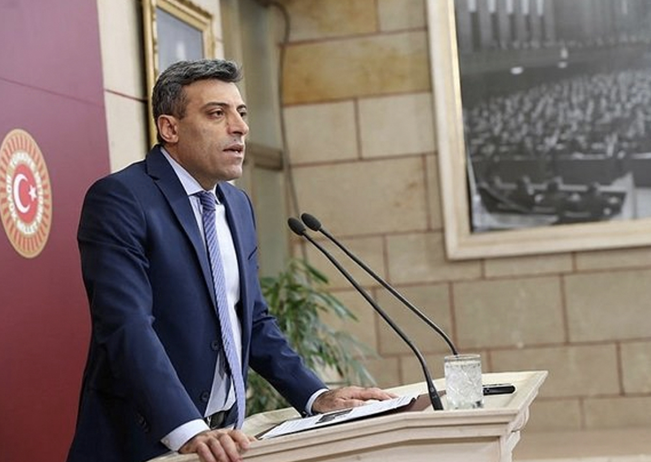 Yenilik Partisi Genel Başkanı Öztürk Yılmaz'a bıçaklı saldırı düzenleyen şahıs yakalandı