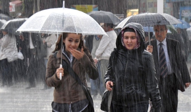 Meteoroloji İstanbul için saat verdi: Yağmur geliyor