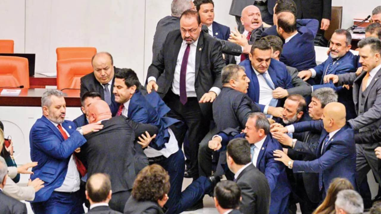 Yumruklu kavgaya karışan vekillerin cezası belli oldu!
