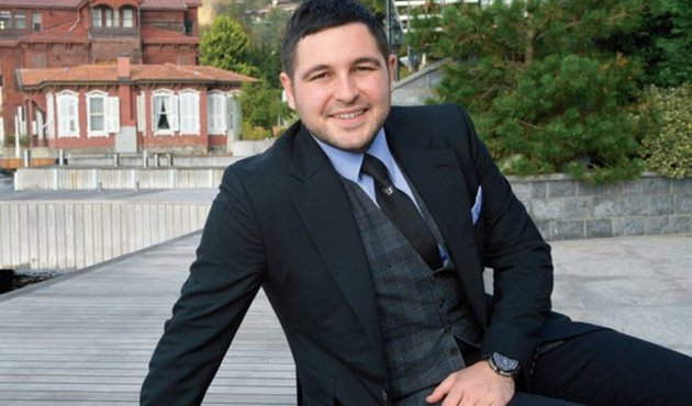 Hacı Sabancı sessizliğini bozdu... Öpüşme iddialarına ilk açıklama geldi!