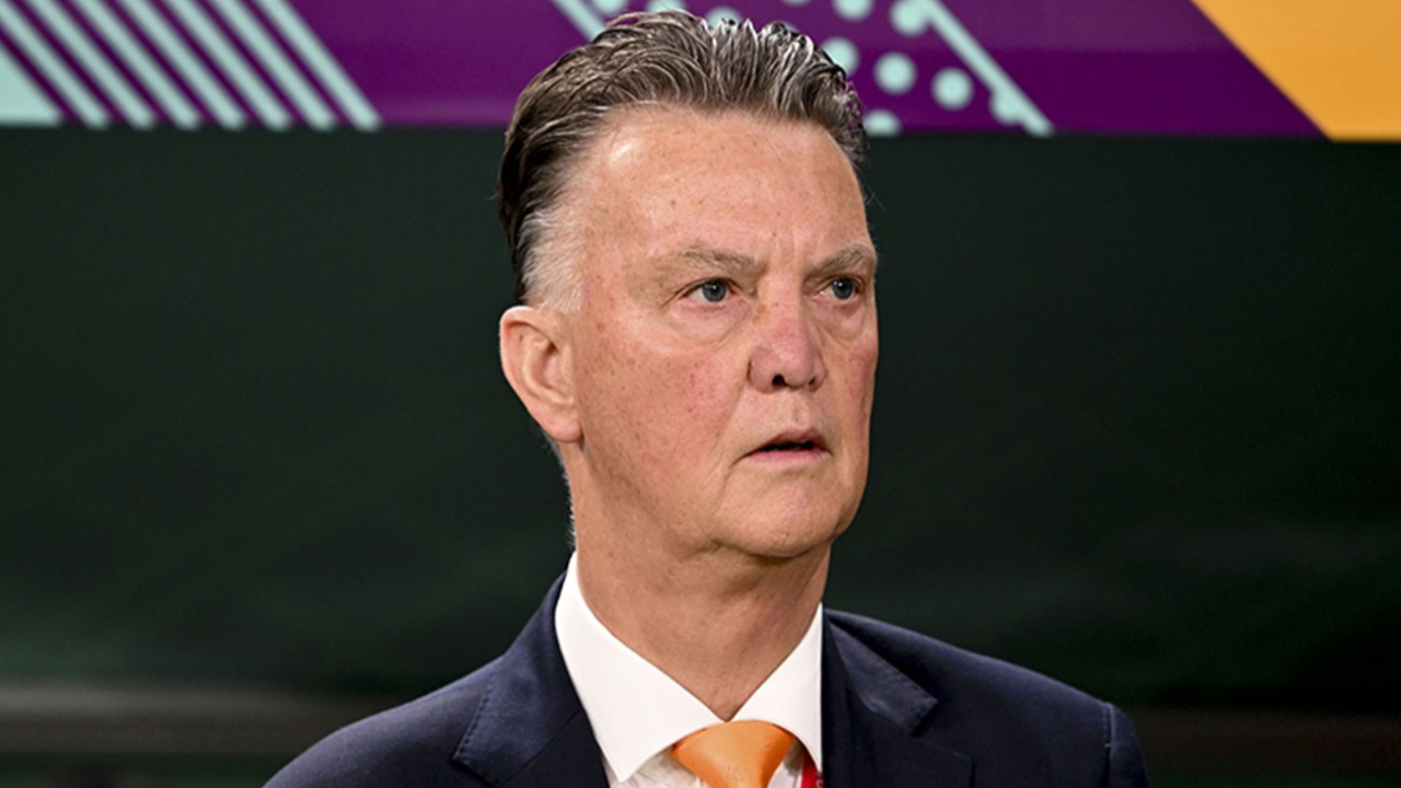Louis van Gaal istifa etti