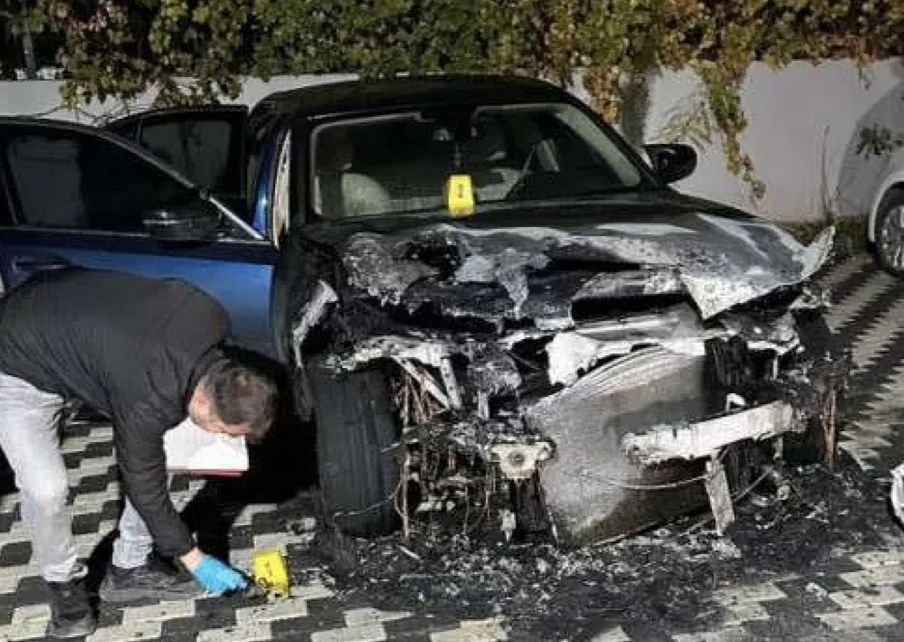 İYİ Partili ismin otomobili kundaklandı