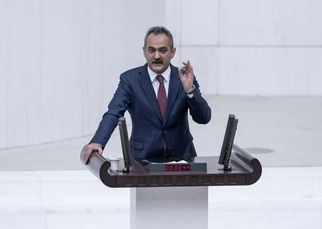 Bakan Özer'den öğrencilere müjde! 2023 yılının sonuna kadar ücretsiz