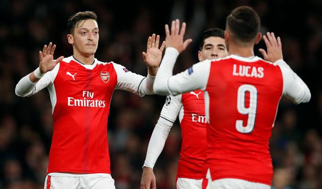 Mesut Özil Fenerbahçe için transferde yardımcı oluyor!