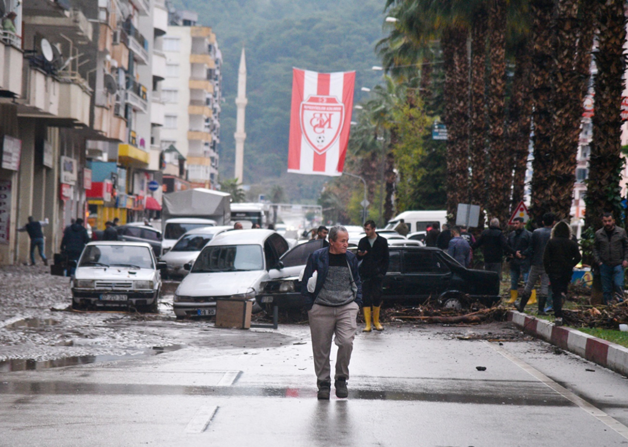 Antalya'daki sel felaketinin boyutu hava aydınlanınca ortaya çıktı