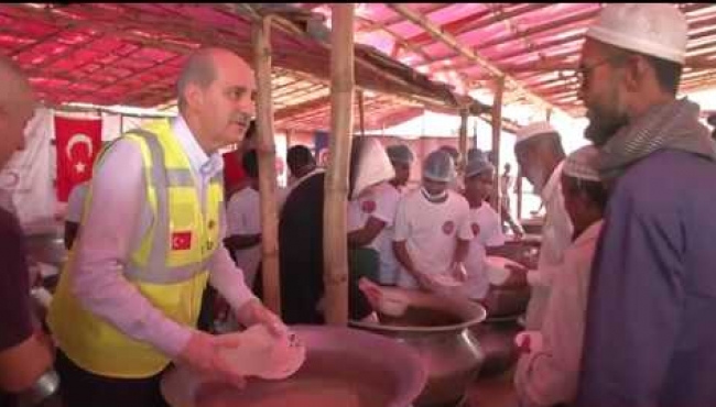 Bakan Kurtulmuş Arakan sınırındaki mülteci kampında...