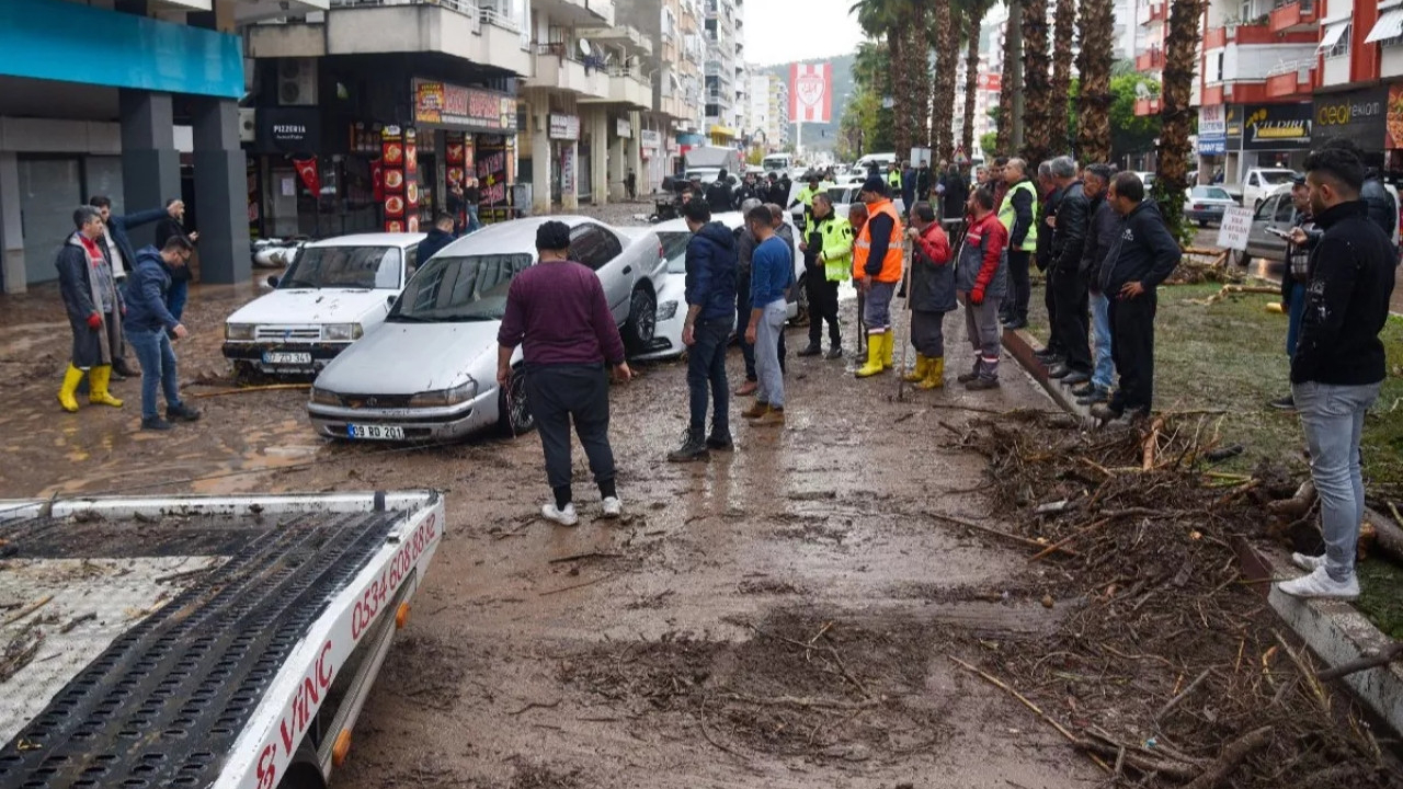Kuvvetli yağış geliyor: Antalya'da 3 ilçede eğitime ara verildi!