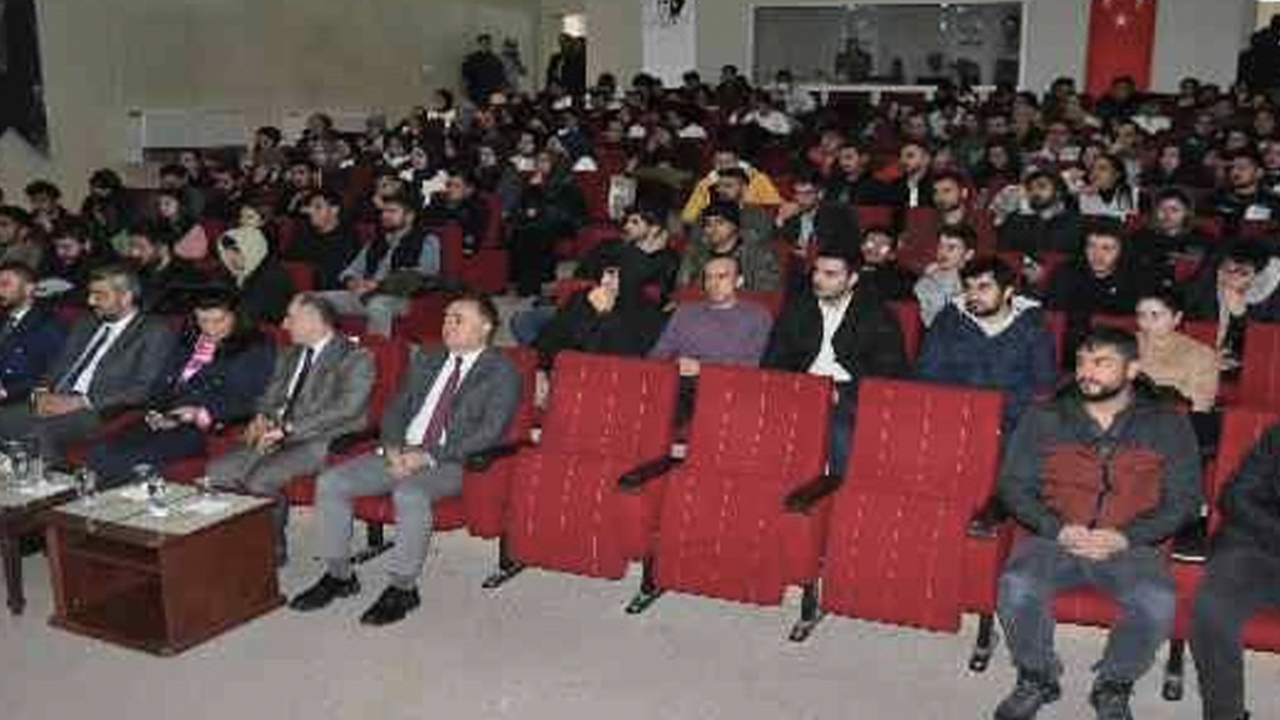 Kars'ta “Türkiye Yüzyılı” konferansı düzenlendi