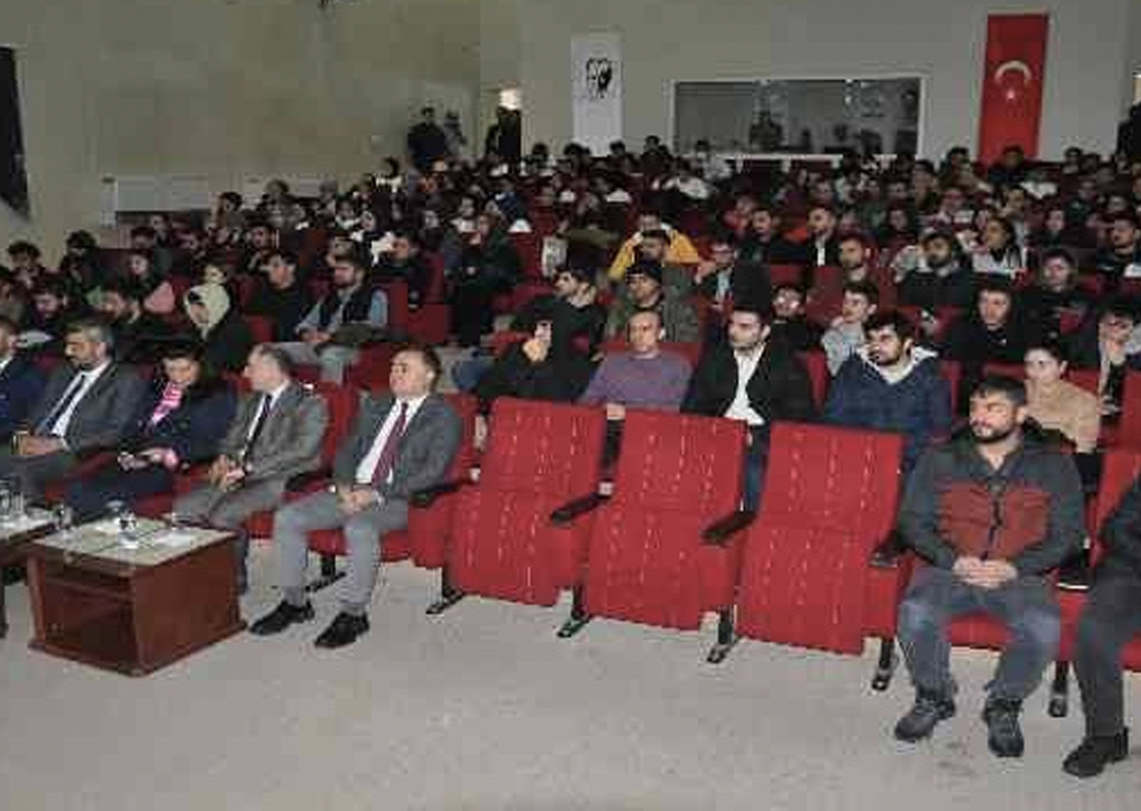 Kars'ta “Türkiye Yüzyılı” konferansı düzenlendi