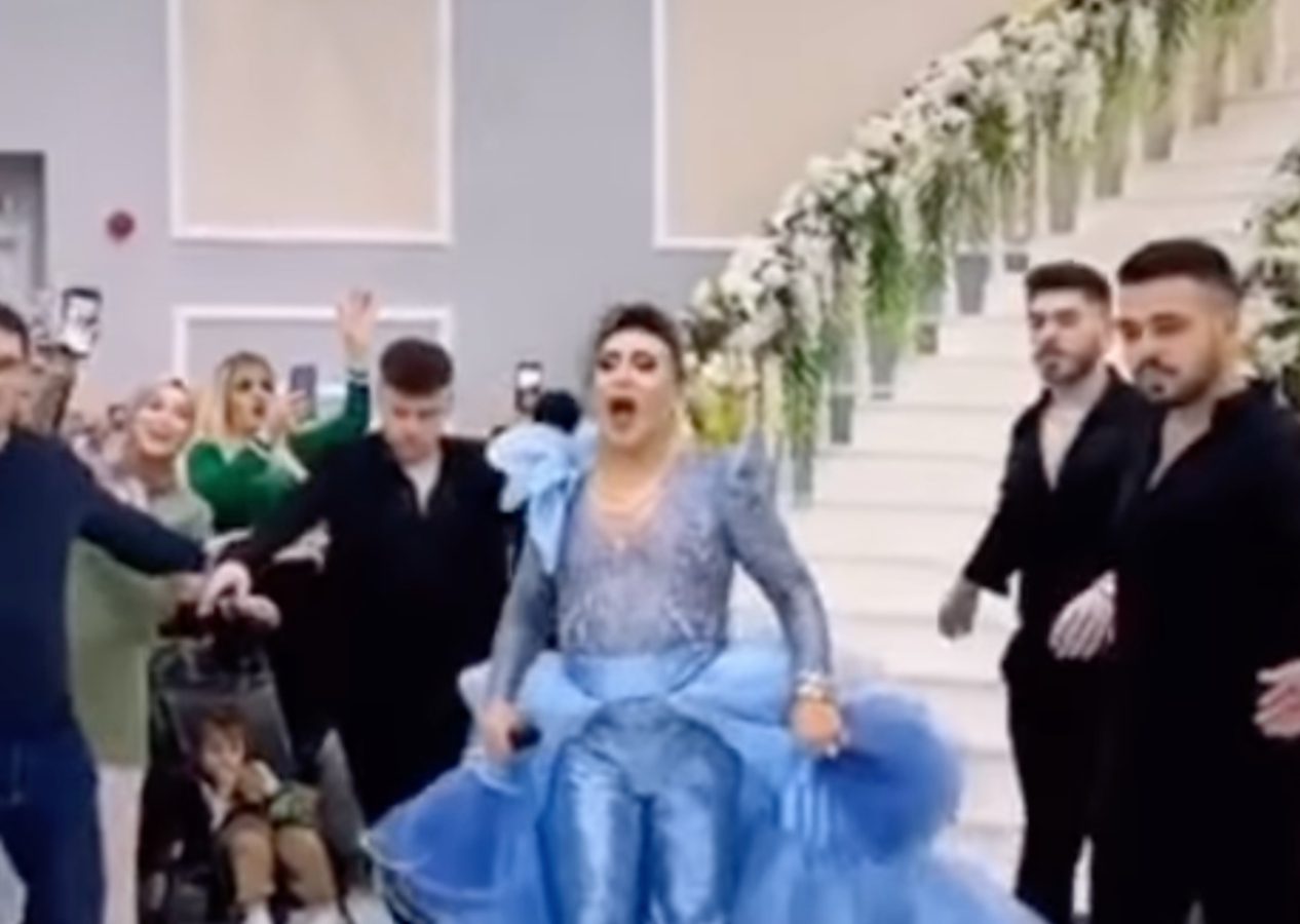 Gebze’de eşcinsel kişinin kadınlarla eğlencesi tepki çekti