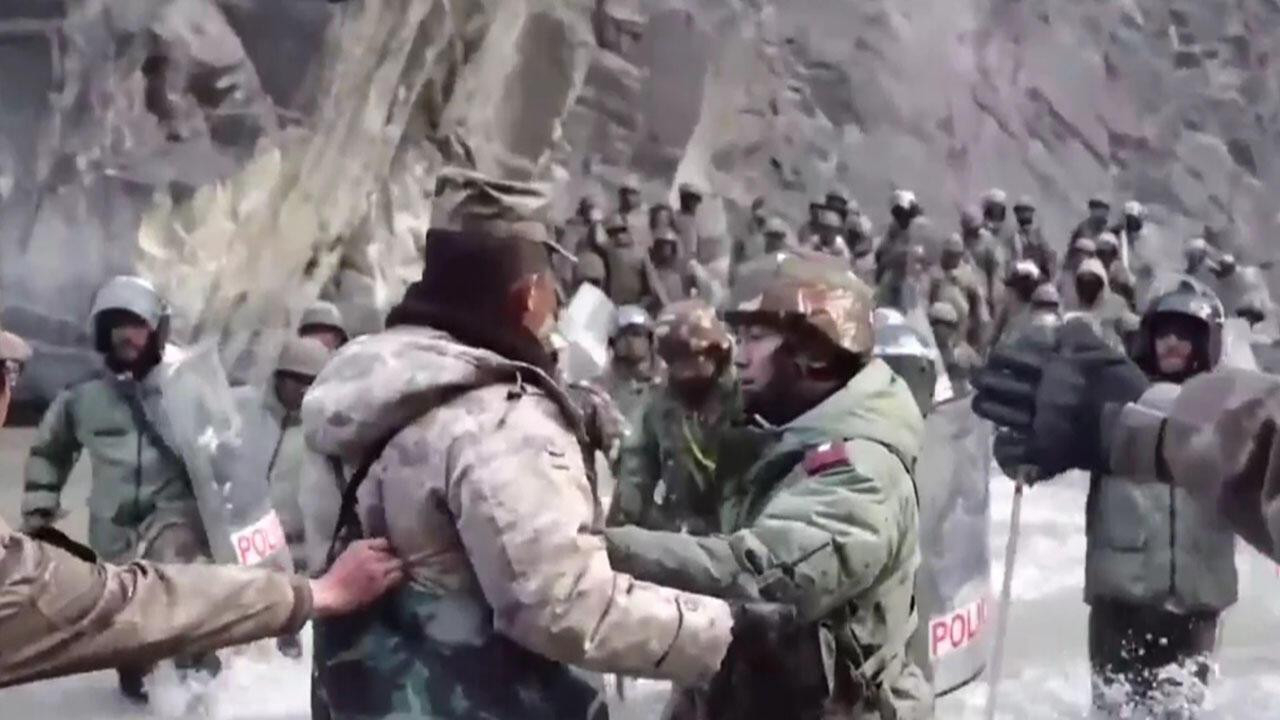 Nükleer güçlerin sopalı kavgası! Çin ve Hindistan askerleri, karşı karşıya geldi