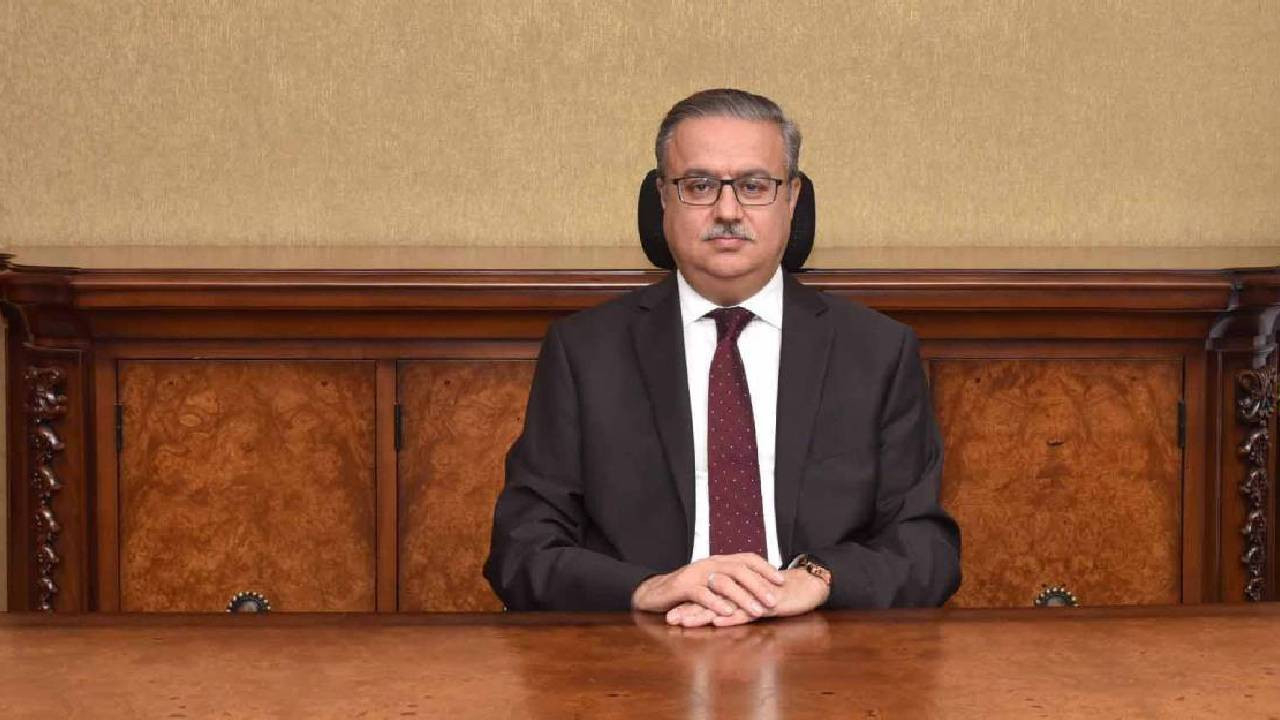 Diyarbakır Valisi terör saldırısının yapıldığı yerde incelemelerde bulundu