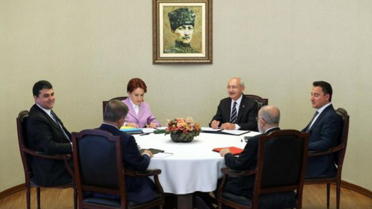 ‘Seçimden önce genel başkanlarından biri değişebilir’